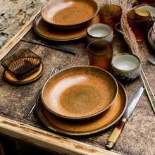 Charger l'image dans la galerie, Assiettes en grès vintage Longchamp