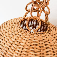 Charger l'image dans la galerie, Suspension en osier vintage