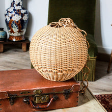 Charger l'image dans la galerie, Suspension en osier vintage