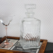 Charger l'image dans la galerie, Carafe en verre ancienne