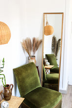 Charger l'image dans la galerie, Grand miroir mural doré en bois et plâtre vintage