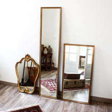 Charger l'image dans la galerie, Grand miroir mural doré en bois et plâtre vintage