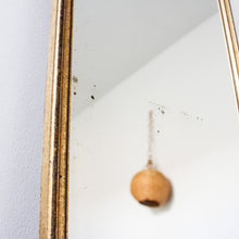 Charger l'image dans la galerie, Grand miroir mural doré en bois et plâtre vintage