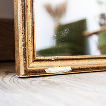 Charger l'image dans la galerie, Grand miroir mural doré en bois et plâtre vintage