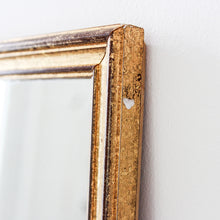 Charger l'image dans la galerie, Grand miroir mural doré en bois et plâtre vintage