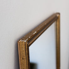 Charger l'image dans la galerie, Grand miroir mural doré en bois et plâtre vintage