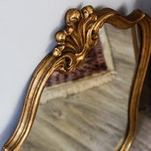Charger l'image dans la galerie, Miroir coquille doré en bois et plâtre vintage