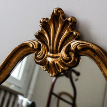 Charger l'image dans la galerie, Miroir coquille doré en bois et plâtre vintage