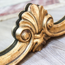 Charger l'image dans la galerie, Miroir coquille doré en bois et plâtre vintage