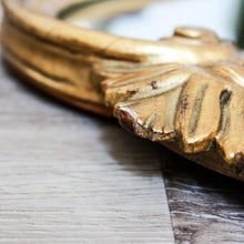 Charger l'image dans la galerie, Miroir coquille doré en bois et plâtre vintage