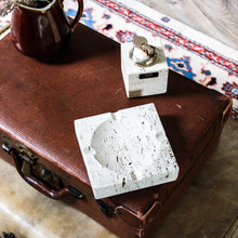 Charger l'image dans la galerie, Cendrier briquet travertino Cerri Nestore & C. vintage
