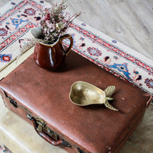 Charger l'image dans la galerie, Coupelle en laiton forme de poire vintage
