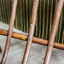 Charger l'image dans la galerie, Porte-revues en rotin vintage