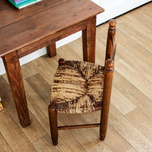 Charger l'image dans la galerie, Chaise enfant en bois et paille vintage