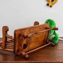 Charger l'image dans la galerie, Fauteuil de poupée en bois vintage