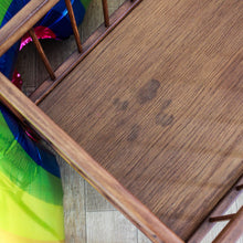 Charger l'image dans la galerie, Lit de poupée en bois vintage