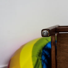 Charger l'image dans la galerie, Lit de poupée en bois vintage