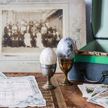 Charger l'image dans la galerie, Œufs en onyx et leur coquetier vintage