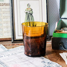 Charger l'image dans la galerie, Pot en verre ambré vintage