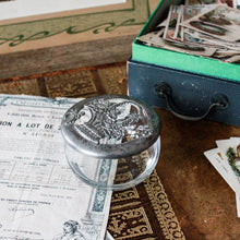 Charger l'image dans la galerie, Boite à bijoux en verre et étain vintage