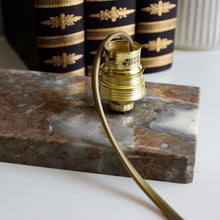 Charger l'image dans la galerie, lampe marbre chien restaurée