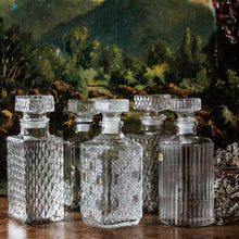 Charger l'image dans la galerie, Carafes à whisky vintage