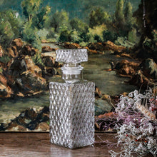 Charger l'image dans la galerie, Carafes à whisky vintage