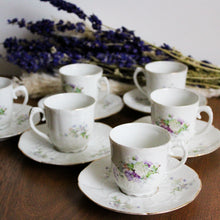 Charger l'image dans la galerie, Petites tasses en porcelaine