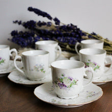 Charger l'image dans la galerie, Petites tasses en porcelaine