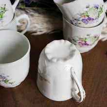 Charger l'image dans la galerie, Petites tasses en porcelaine