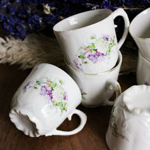 Charger l'image dans la galerie, Petites tasses en porcelaine
