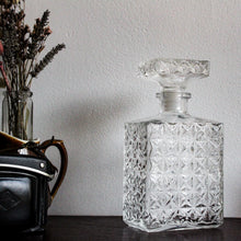 Charger l'image dans la galerie, Carafe à whisky en verre vintage