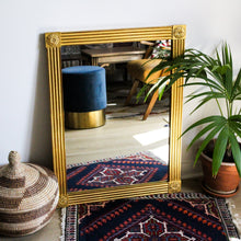 Charger l'image dans la galerie, Miroir en bois doré vintage