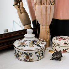 Charger l'image dans la galerie, Boîte ronde à bijoux ancienne en céramique