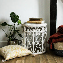 Charger l'image dans la galerie, Pouf en rotin Peacock vintage