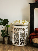Charger l'image dans la galerie, Pouf en rotin Peacock vintage
