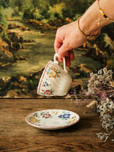 Charger l'image dans la galerie, Tasse à thé vintage Churchill Made in Staffordshire England