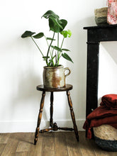 Charger l'image dans la galerie, Tabouret en bois brut pieds moulurés ancien porte-plantes