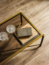 Charger l'image dans la galerie, Table basse en laiton et verre fumé