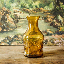 Charger l'image dans la galerie, Carafe en verre ambré vintage