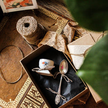 Charger l'image dans la galerie, Écrin vintage "Hibiscus"