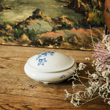 Charger l'image dans la galerie, Grande boîte à bijoux en porcelaine Limoges ancienne