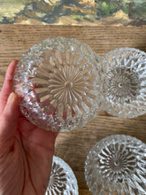 Charger l'image dans la galerie, Coupelles en verre ciselé vintage