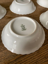 Charger l'image dans la galerie, Coupelles en porcelaine allemande vintage