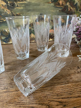 Charger l'image dans la galerie, Verres hauts en verre ciselé vintage
