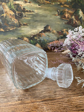 Charger l'image dans la galerie, Carafes à whisky vintage