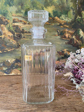 Charger l'image dans la galerie, Carafes à whisky vintage