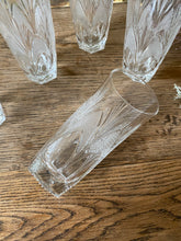 Charger l'image dans la galerie, Verres hauts en verre ciselé vintage