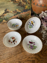 Charger l'image dans la galerie, Coupelles en porcelaine allemande vintage