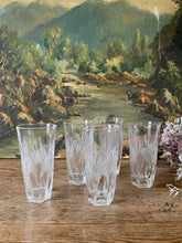 Charger l'image dans la galerie, Verres hauts en verre ciselé vintage